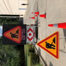 Panneau à messages variables sur remorque