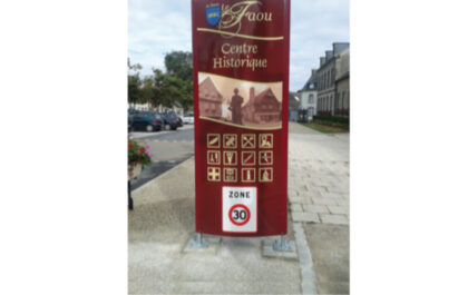 Lacroix ETOILE® customisable totem activity zones signage