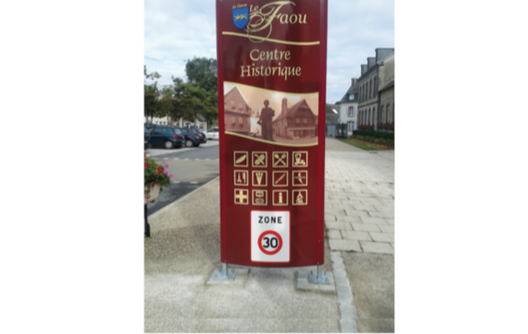 Lacroix ETOILE® customisable totem activity zones signage