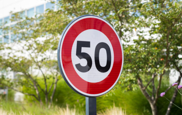 Panneau de police 50km/h